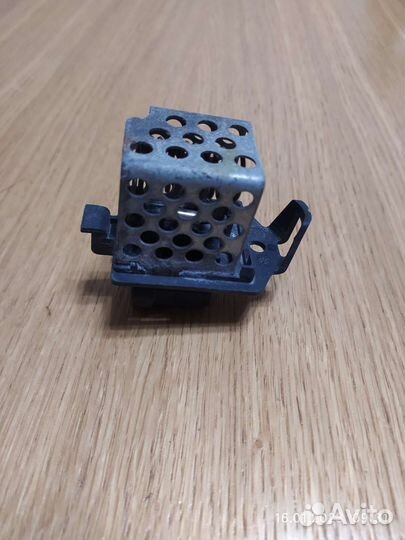 Резистор вентилятора Рено Логан, Сандеро