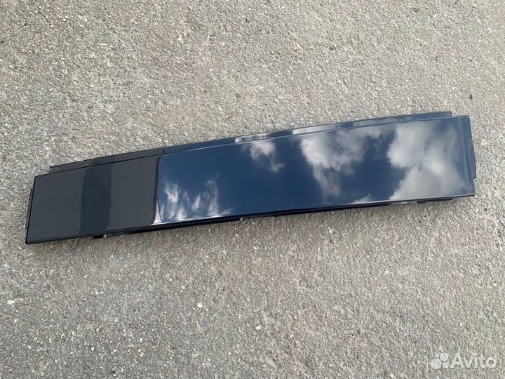 Накладка двери задней правой вертикальная Tiguan 1