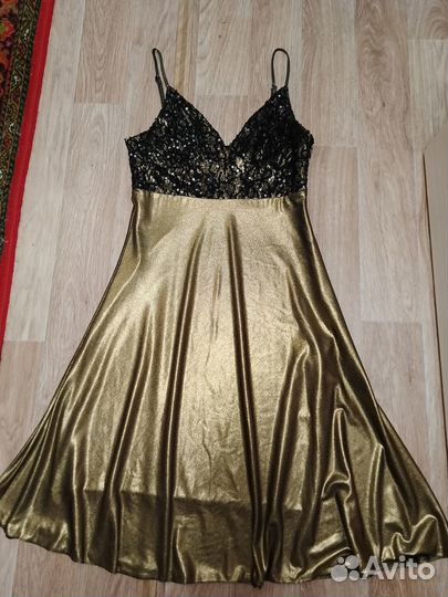 Нарядное женское платье р.40