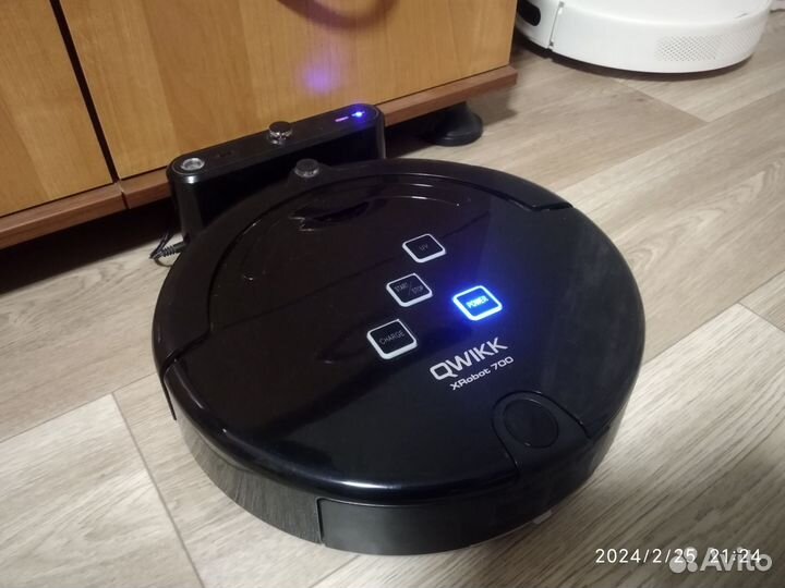 Робот-пылесос qwikk XRobot 700