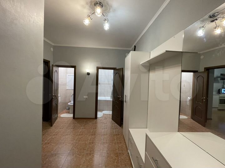 2-к. квартира, 58 м², 1/17 эт.