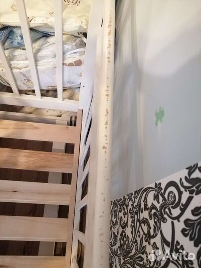 Детская кроватка с маятником