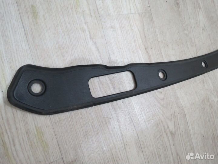 Водосток крышки багажника Opel Astra J