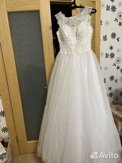Свадебное платье 42 44 бу