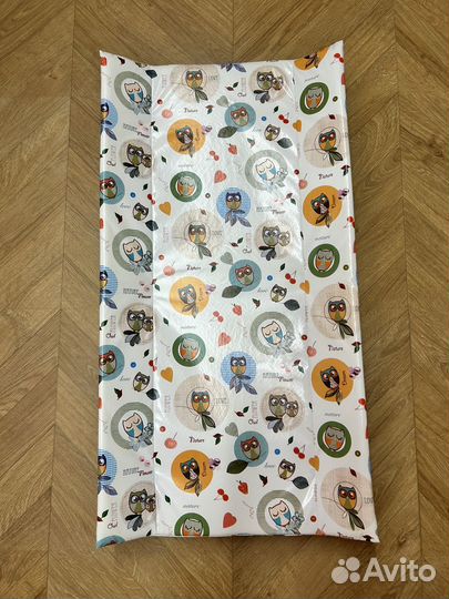 Пеленальная доска на кроватку