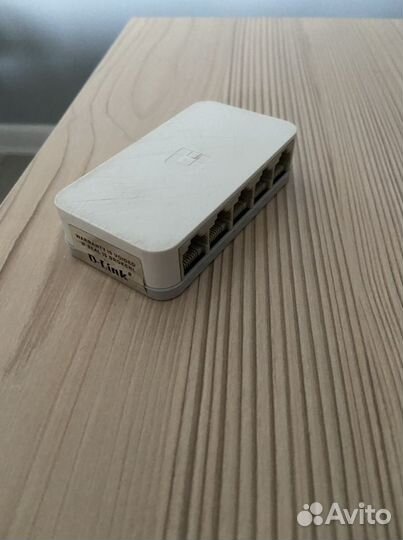 Коммутатор D link des-1005A