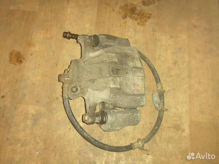 Суппорт правый Тойота corolla 150