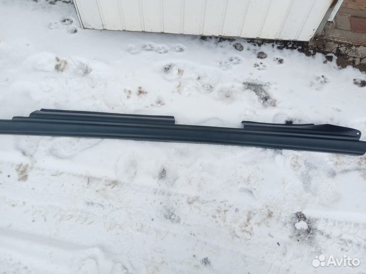 Порог на ваз 2110 новый и часть молдинга на 2110