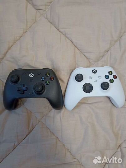 Xbox series S. 2 геймпада