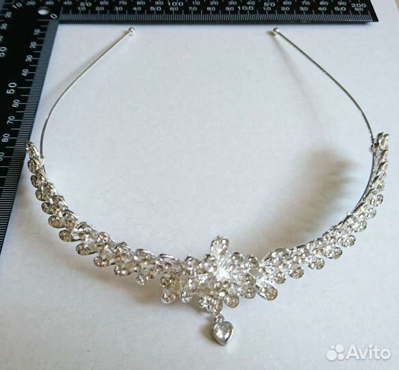 Диадема с подвеской металлическая