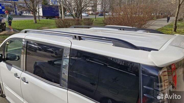 Рейлинги на крышу Toyota Voxy 80, черные