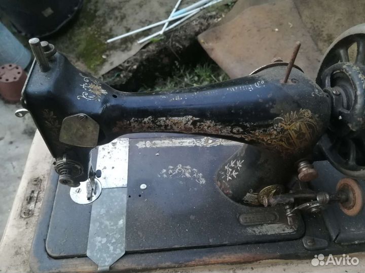 Швейная машинка зингер