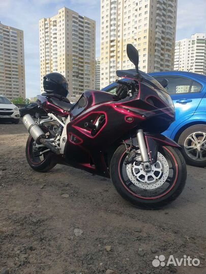 Suzuki GSX-R600 K1