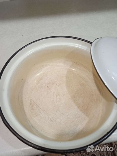 Кастрюля эмалированная