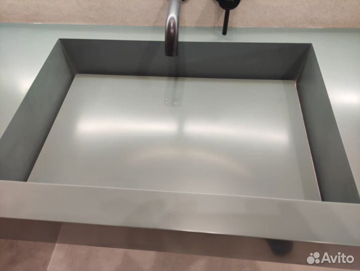 Установка столешниц из искусственного камня.Кухни