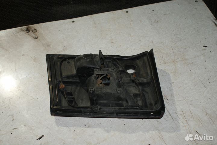 Задний правый фонарь багажника Toyota Carina E