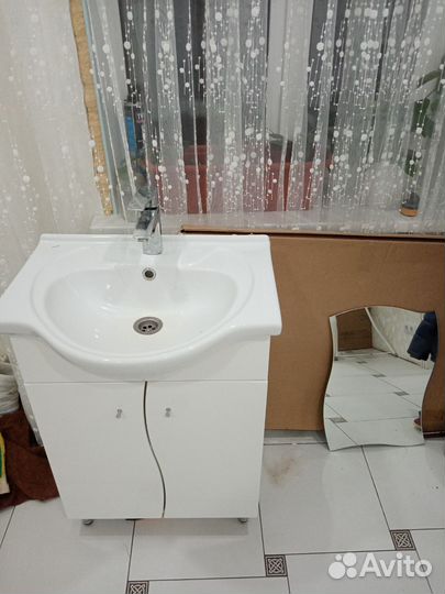 Раковина с тумбой и зеркалом бу