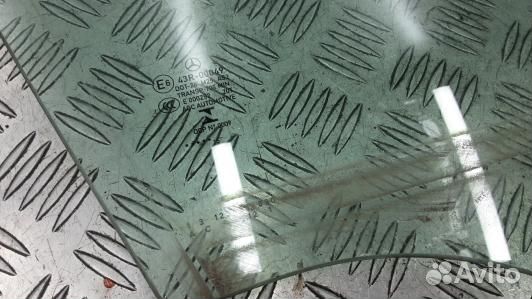 Стекло двери передней правой mercedes benz C-class