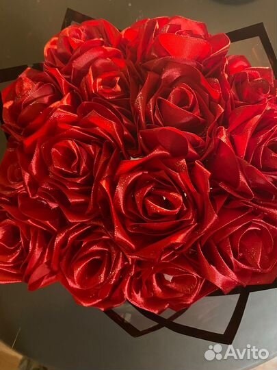 Розы из атласных лент