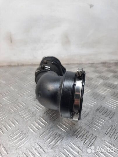 Патрубок интеркулера Mercedes-Benz C-Class седан