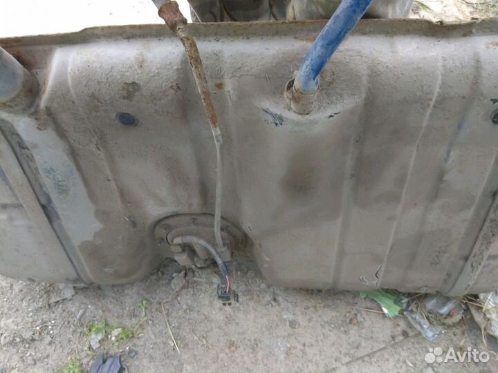 Бензобак с бензонасосом б. У. На 99