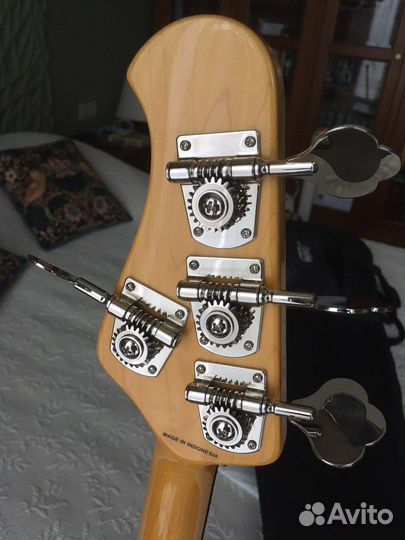 Sterling by MusicMan Ray34ca, бас-гитара