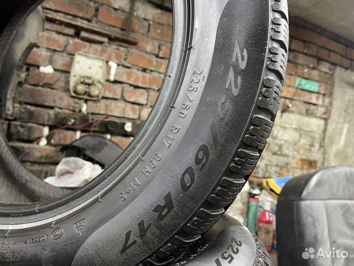 Pirelli Winter Sottozero 210 225/60 R17
