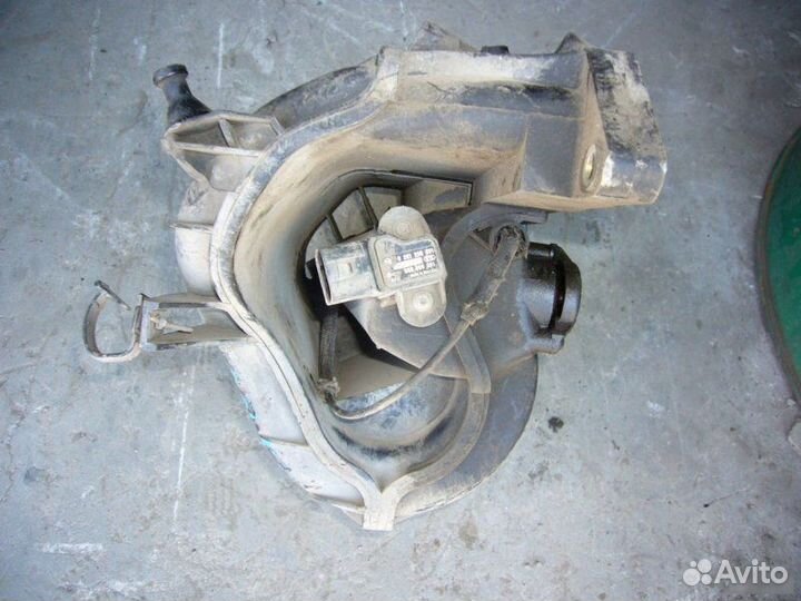 Коллектор впускной Volkswagen Golf 4 1.4