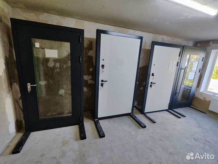 Монтажник металлических дверей