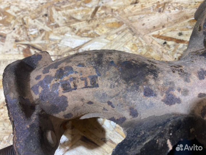 Коллектор выпускной правый Mitsubishi Pajero 3D