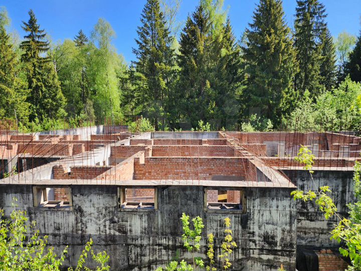 Дом 1500 м² на участке 25 сот.