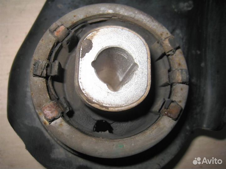 Рычаг передний правый нижний Renault Scenic 3 (JZ