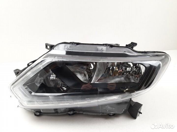 Фара левая Nissan X-Trail T32 2013-2017