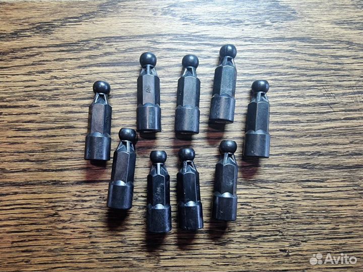 Шпилька 1343455