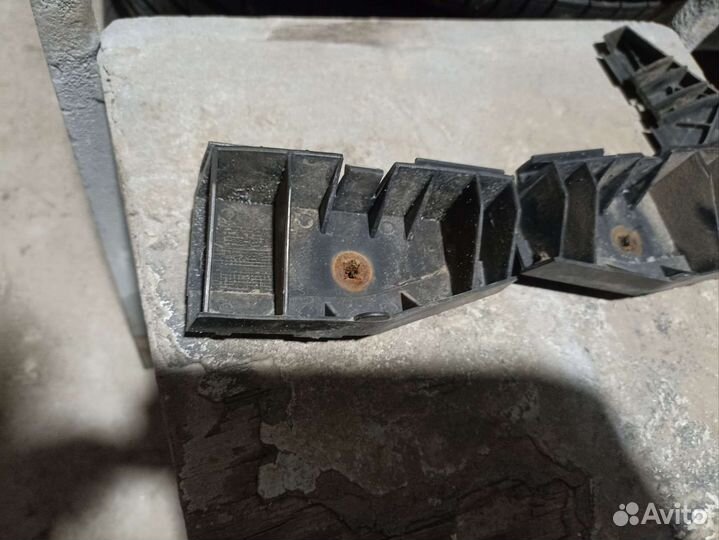 Кронштейн заднего бампера Toyota Corolla 120 Sedan