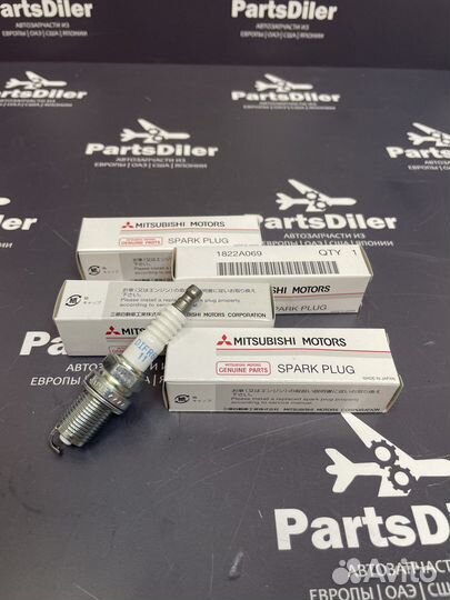 Свечи зажигания (4 штуки) 1822A069 Mitsubishi