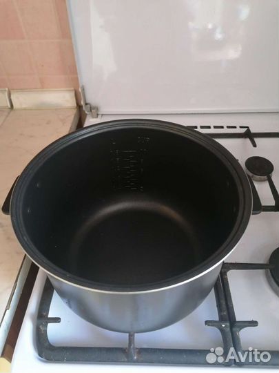 Мультиварка Polaris PMC 0554D в отличном состоянии