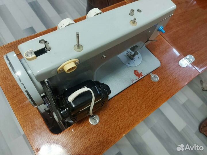 Швейная машинка Подольск 142