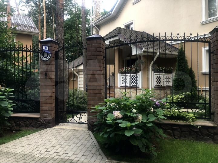 Дом 380 м² на участке 18 сот.