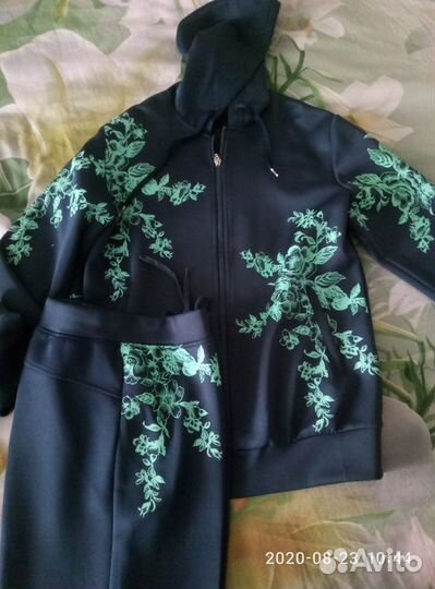 Спортиный костюм женский