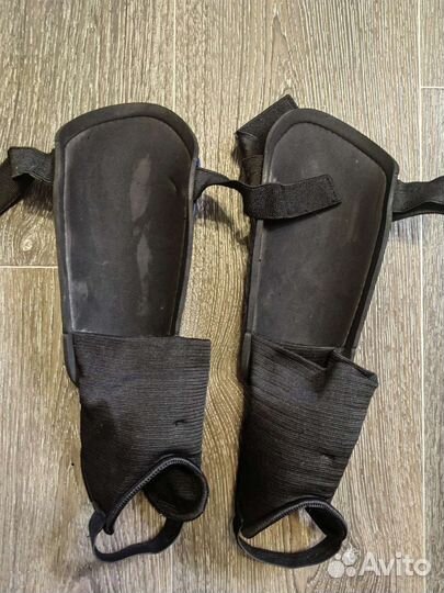 Щитки футбольные