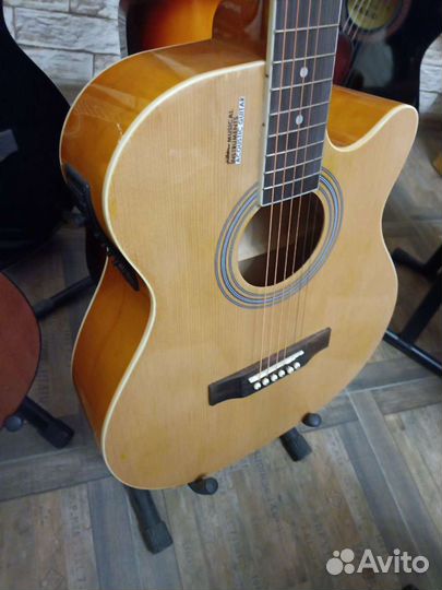Электроакустическая гитара