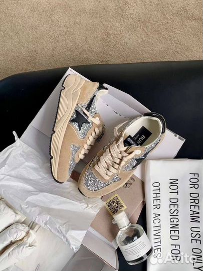 Кроссовки женские Golden Goose