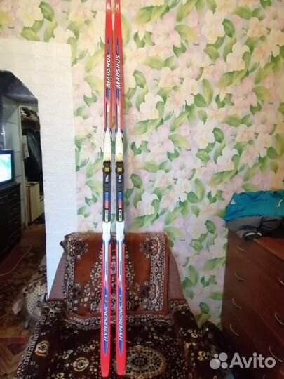 Лыжи и лыжные ботинки