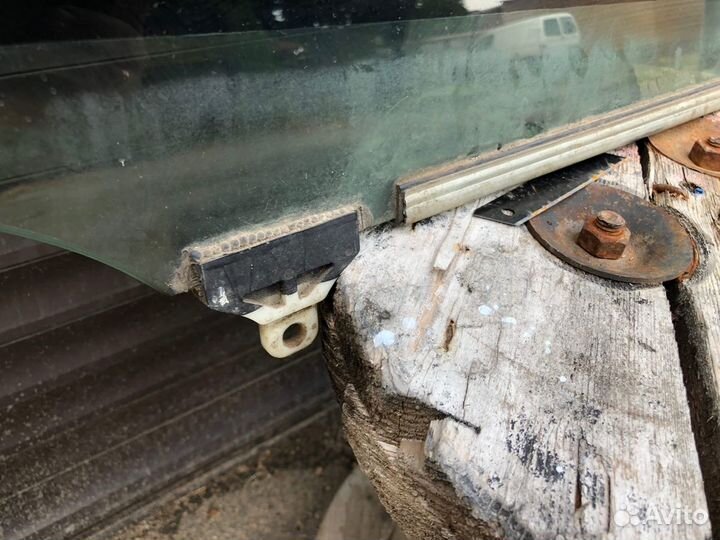 Стекло двери передней правой Lexus Gs450