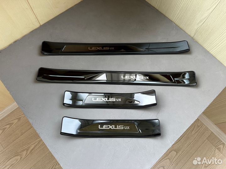 Lexus UX200 накладки на пороги Lexus UX250h