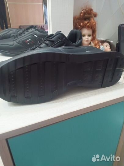 Кроссовки новые 46 размер