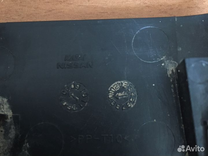 Кнопка стеклоподъемника Nissan X-Trail перед левая