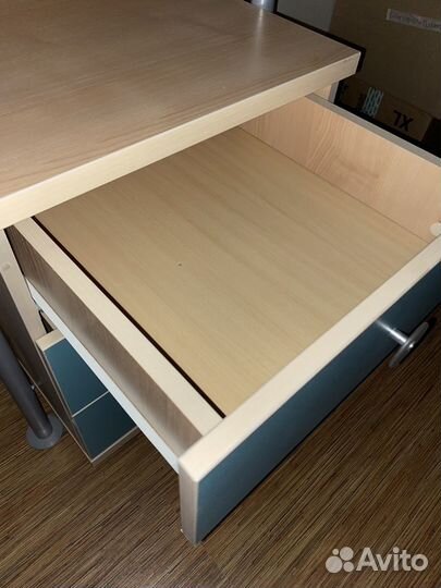 Этажерка на ножках