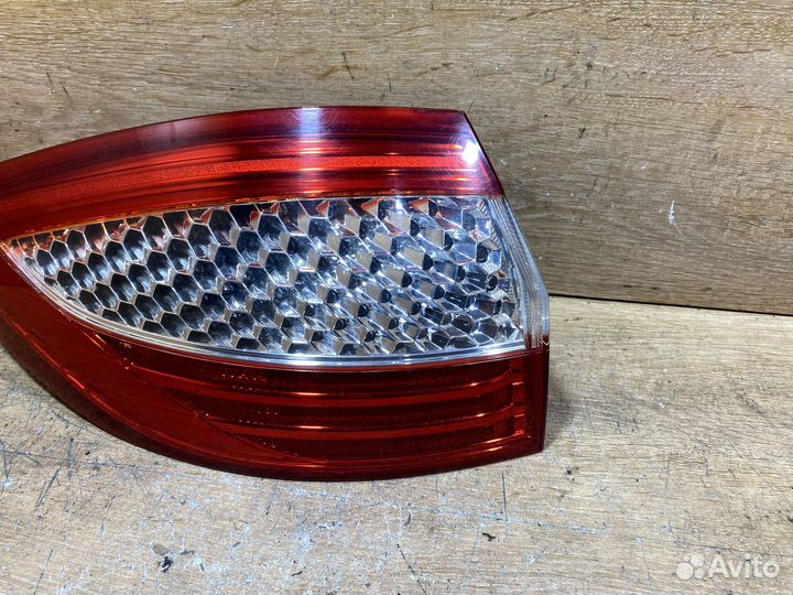 Фонарь левый Ford Mondeo 4 универсал Арт. 111318